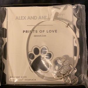 ‘Prints of love’ Alex and Ani bracelet